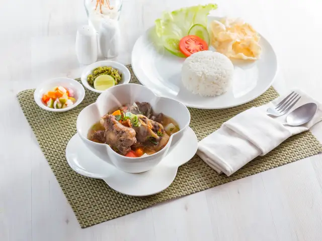 Gambar Makanan Gili Bar & Lounge - Puri Denpasar Hotel 7