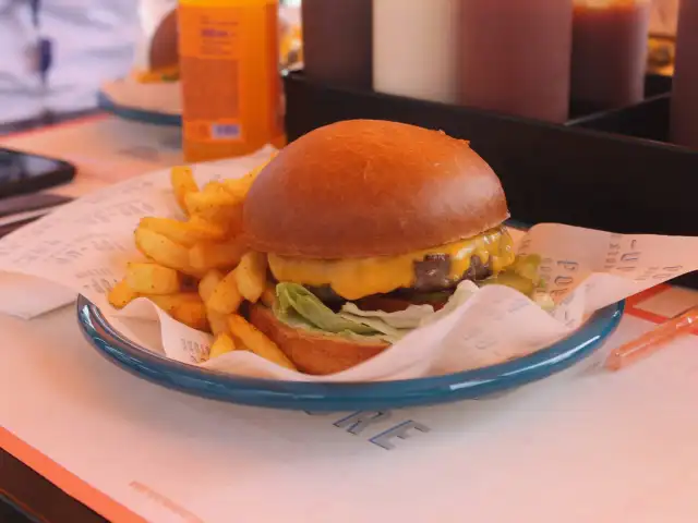 Pop - Up Burger Store'nin yemek ve ambiyans fotoğrafları 1