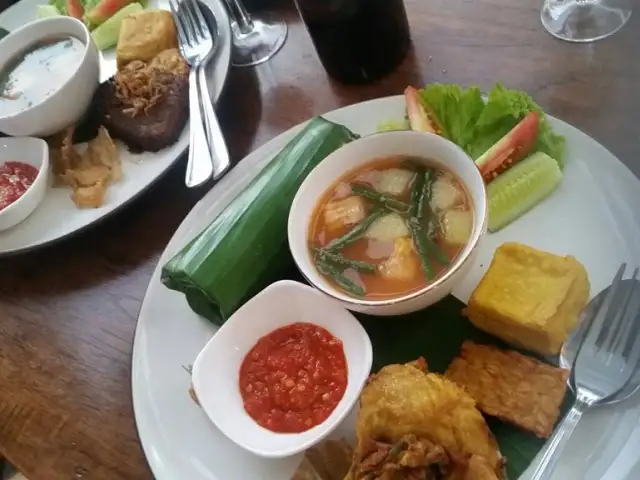 Gambar Makanan Doea Tjangkir Garden Tea Coffee & Resto 1