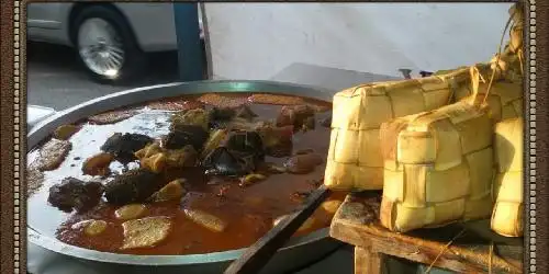 Ketupat Sayur Dan Nasi Uduk Khas Betawi Emak Nani, Meruya