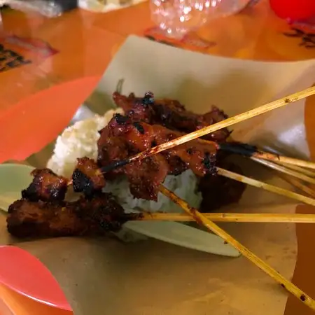 Gambar Makanan Sate Babi Bawah Pohon 4