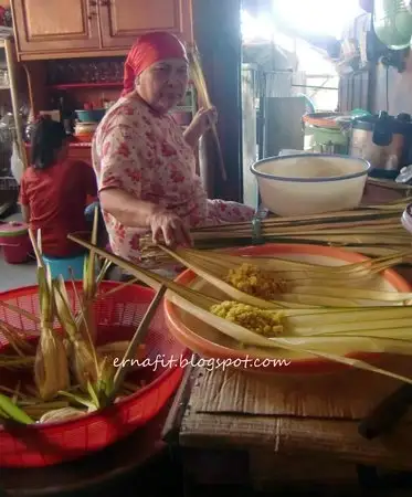 Gambar Makanan Rumah Makan Nasi Kuning Saroja Manado 11
