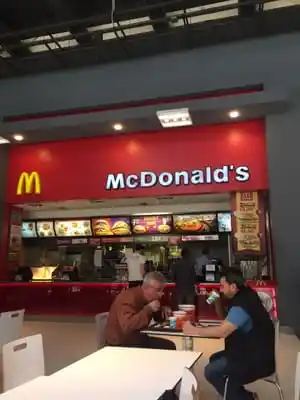 McDonald&apos;s'nin yemek ve ambiyans fotoğrafları 2