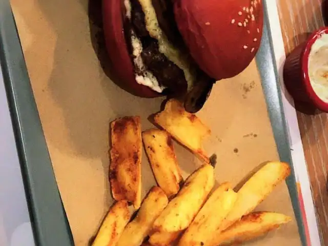 Red et Burger'nin yemek ve ambiyans fotoğrafları 16