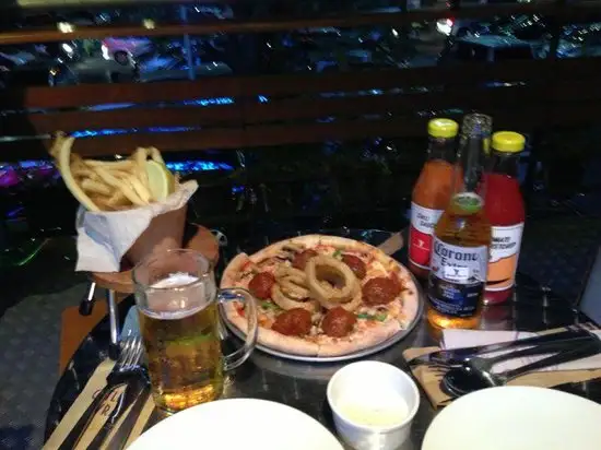 Gambar Makanan Pizza e Birra Sports Bar Paris Van Java 10