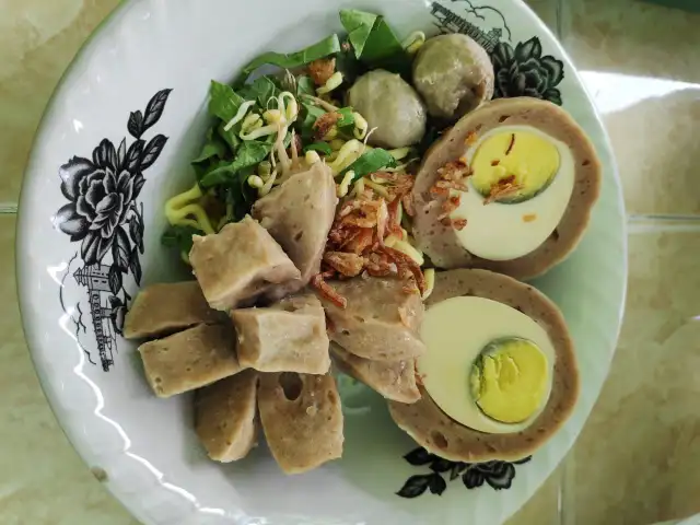 Bakso Perjuangan Pak Min, PHB