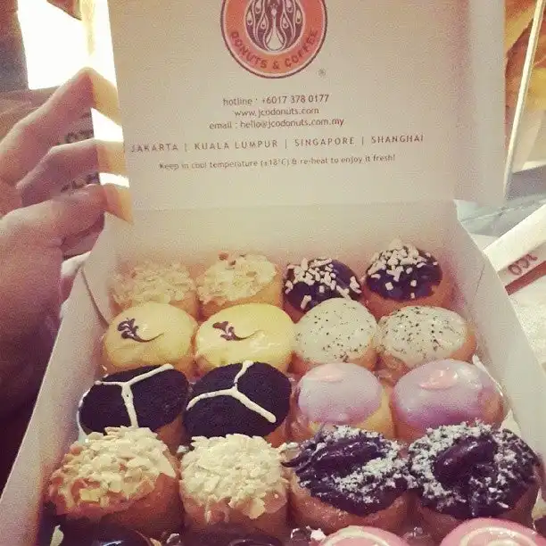 J.CO Donuts & Coffee