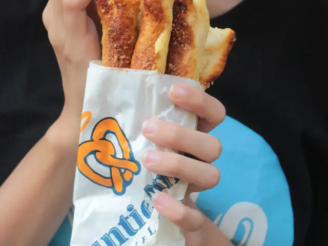 Gambar Makanan Auntie Anne's 10