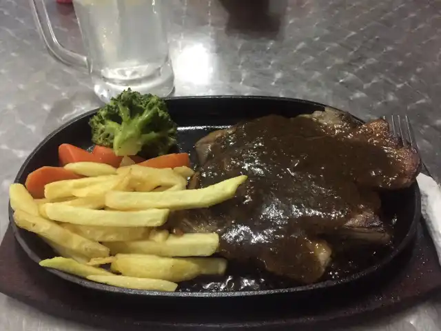 Station 21 Sizzling Steak Food Photo 16