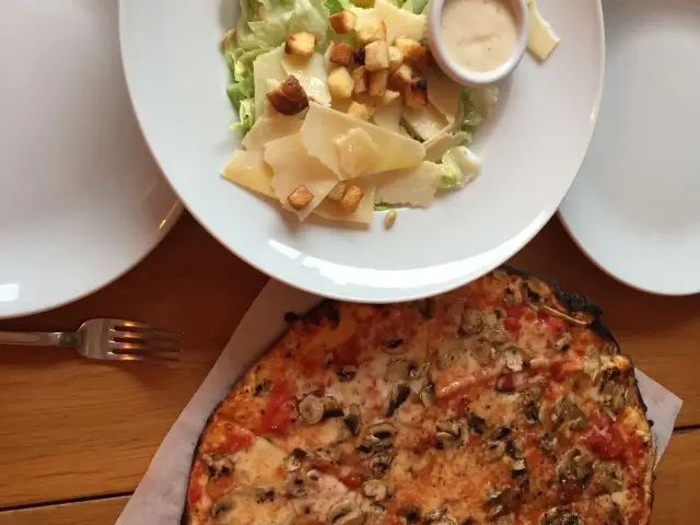 The Upper Crust Pizzeria'nin yemek ve ambiyans fotoğrafları 57