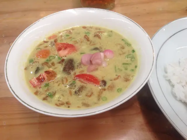 Gambar Makanan Soto Kuning Bogor Mang Iyan 3