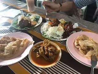 Roti Canai Kari Kaki Ayam Kg Baru