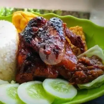 Gambar Makanan Ayam Bakar Mentega Lalapan Mbak Ni-yeh, Mayjend Sutoyo 19