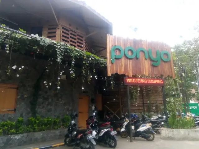 Gambar Makanan Rumah Makan Ponyo Malabar 8