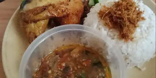 Ayam Lenggang Sambal Kemangi, Bukit Melati IX, Sendangmulyo, Semarang 