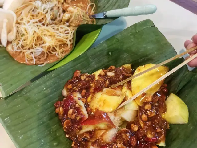 Gambar Makanan Rujak Kolam Medan 4