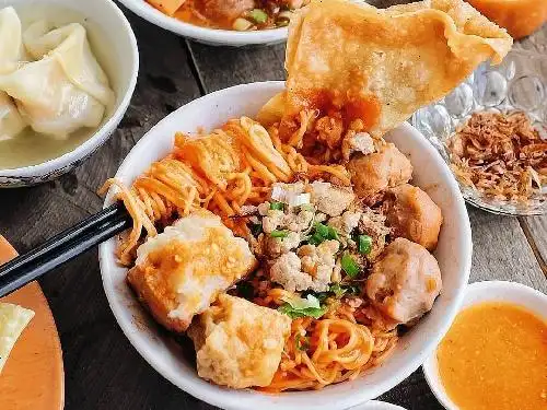 Bakso Mas Untung, Ruko Golden