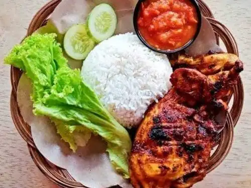 Ayam Bakar Bucan, H Naman