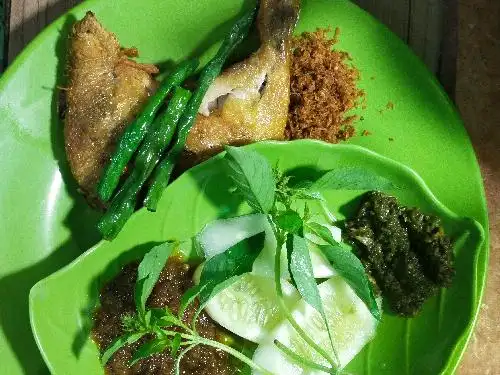 Penyet Sambal Ijo Pak Kumis Apron