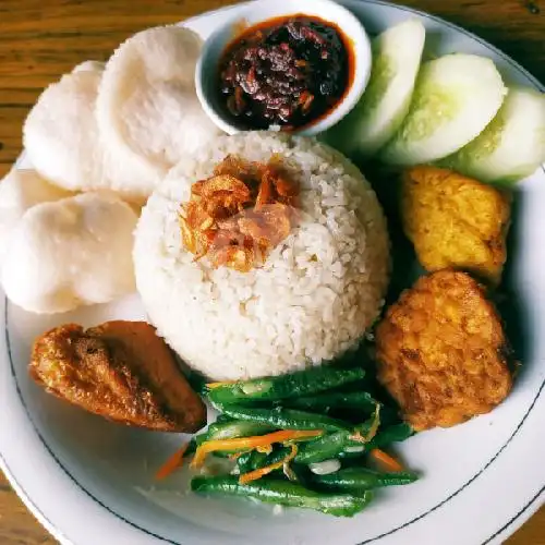 Gambar Makanan Nasi Kuning/Uduk, Bubur & Soto Iga Warung Santai, Pontianak Selatan 16