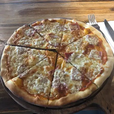 Gambar Makanan Tomato Pizza Ubud 1