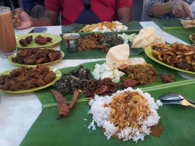 Ravi's Banana Leaf Food Photo 10