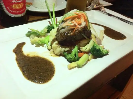 Gambar Makanan The Pond Restaurant, Banquet & Lounge 16