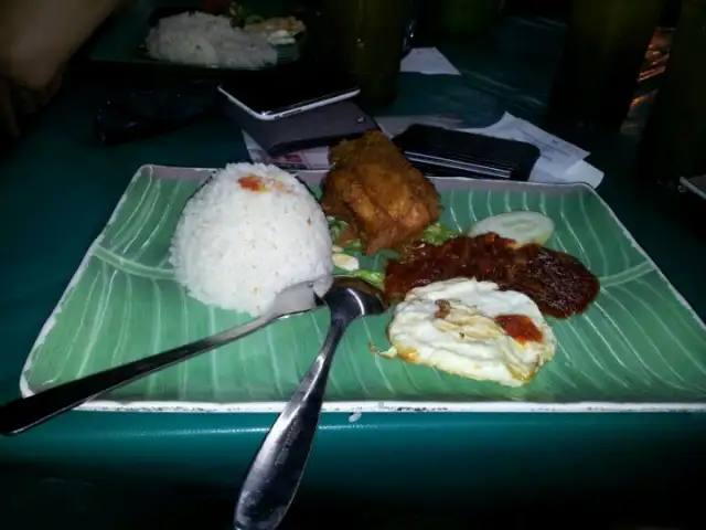 Restoran Malam Indah Selalu (Nasi Lemak Berlauk) Food Photo 15