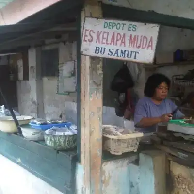 Es Kelapa Muda Bu Samut