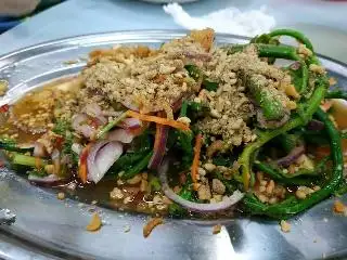 Thai Food & BBQ Stall