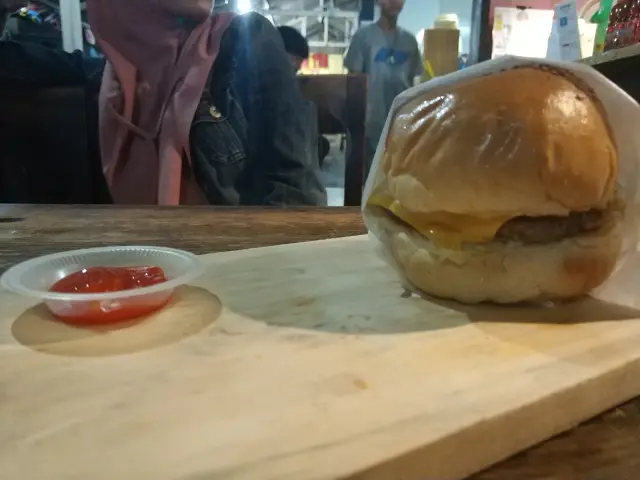 Gambar Makanan Abujay Burger and Grill 3
