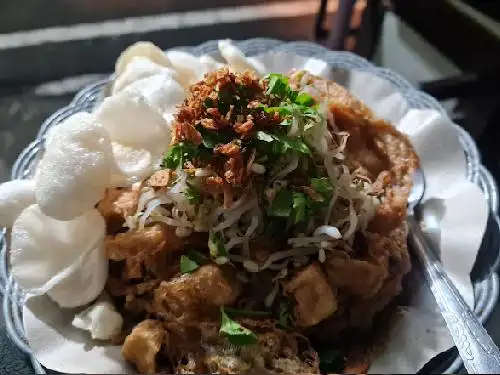 Tahu Telor dan Gado Gado, Temas