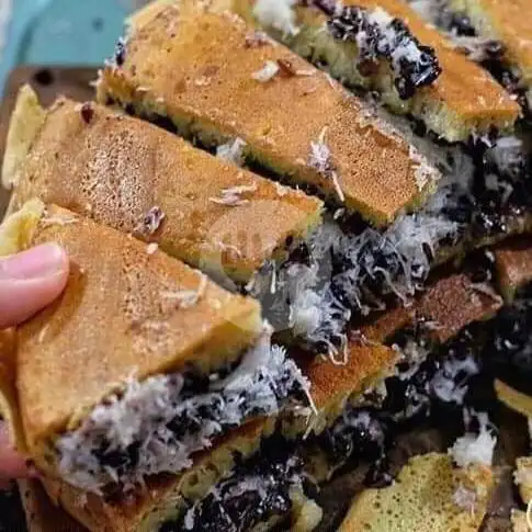 Gambar Makanan Martabak Holan, Depan Gerbang Rusun Angke 1