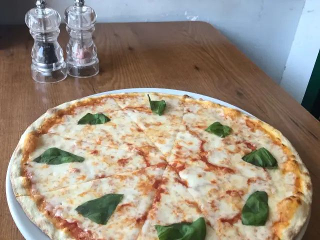 Pizzeria Ulus'nin yemek ve ambiyans fotoğrafları 16