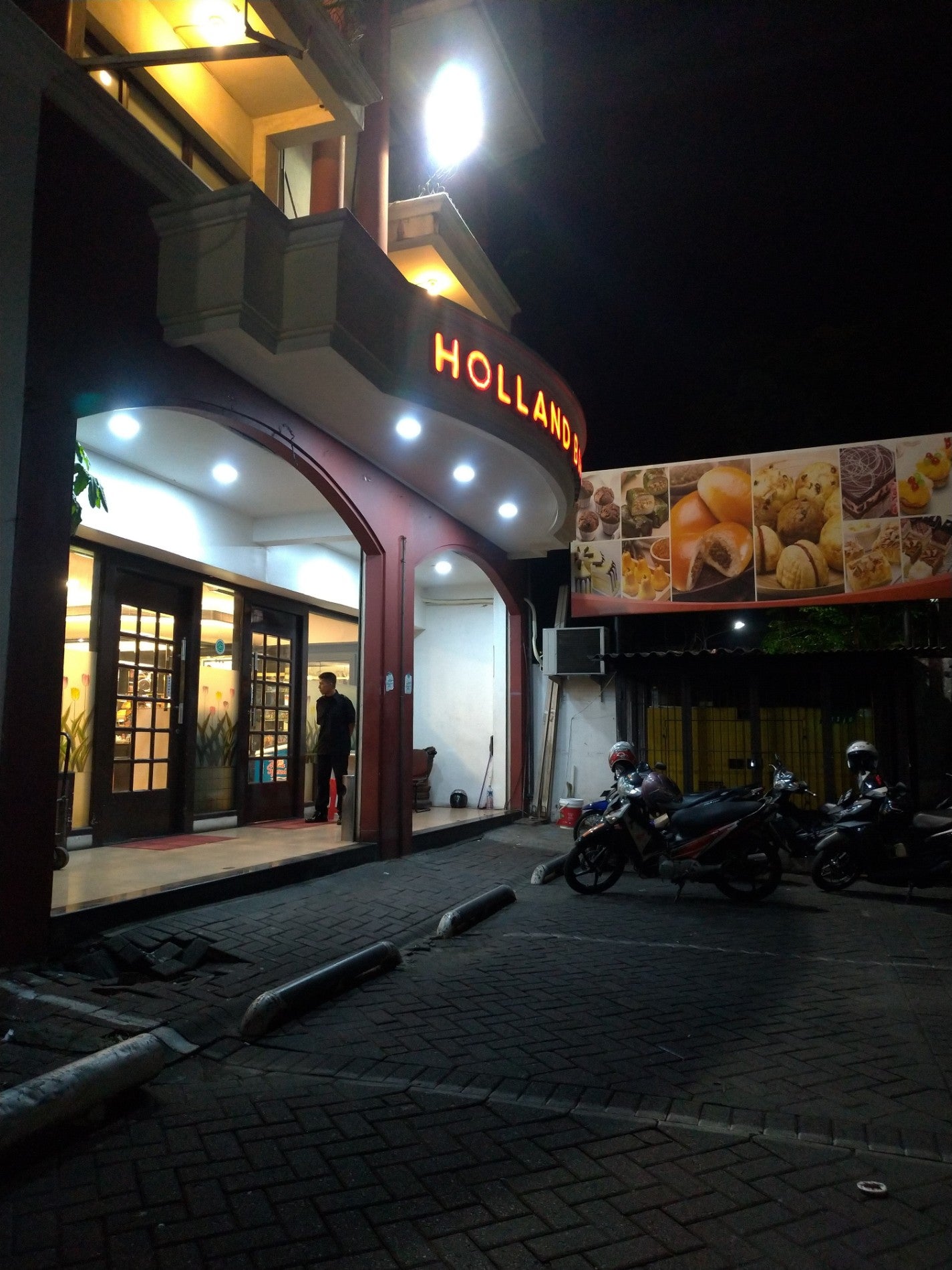 Holland Bakery Terdekat - Restoran Dan Tempat Makan Bakery Terdekat Di ...