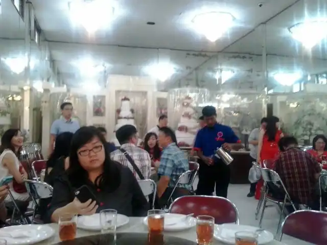 Gambar Makanan Hongkong Restaurant 16