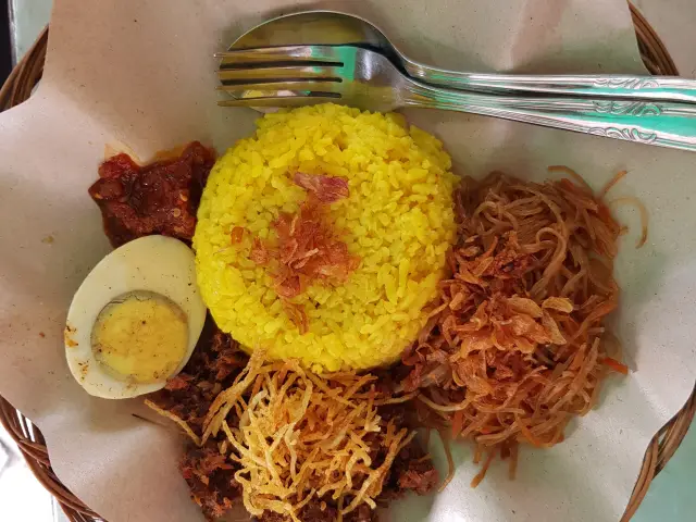 Gambar Makanan Nasi Kuning Luwuk 3