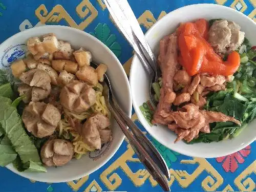 BAKSO URAT DAN MI AYAM PAK PECI