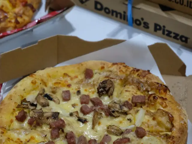 Gambar Makanan Domino's Pizza 2