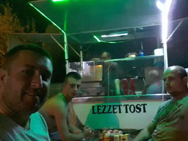 Lezzet Tost'nin yemek ve ambiyans fotoğrafları 2