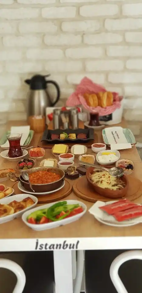 Cumhuriyet Kahvaltı & Cafe'nin yemek ve ambiyans fotoğrafları 1