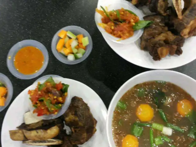 Gambar Makanan Sop Buntut Ibu Henny 14