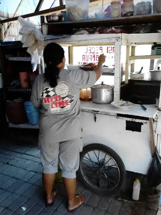 Gambar Makanan Warung Nasi "Enggal" Bu Darmi 2