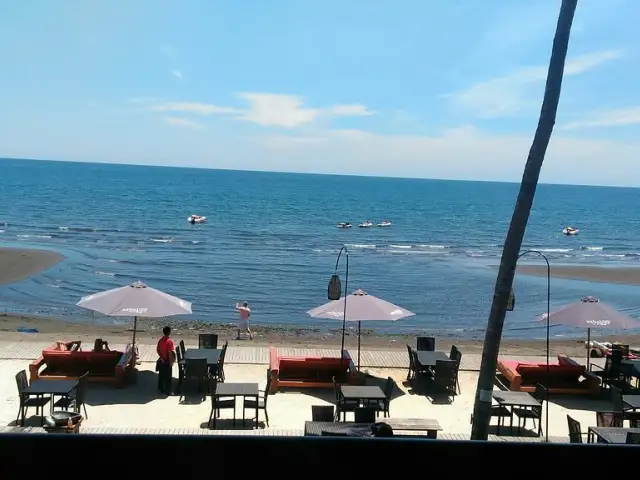 Gambar Makanan La Costa Beach Lounge 2