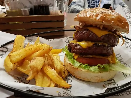 Mengoli Burgers Steak Fries'nin yemek ve ambiyans fotoğrafları 36