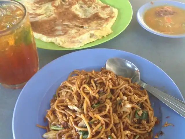 Mapley stall, Mehraj Bookstore Food Photo 3