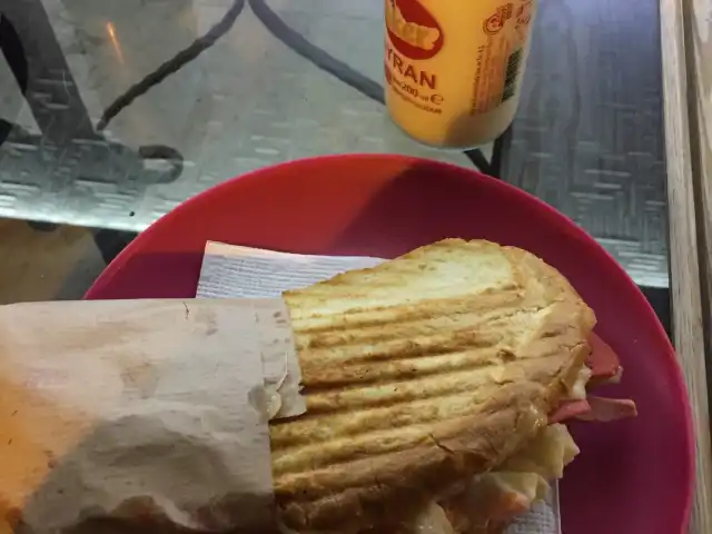 Ayvalık Tost'nin yemek ve ambiyans fotoğrafları 12