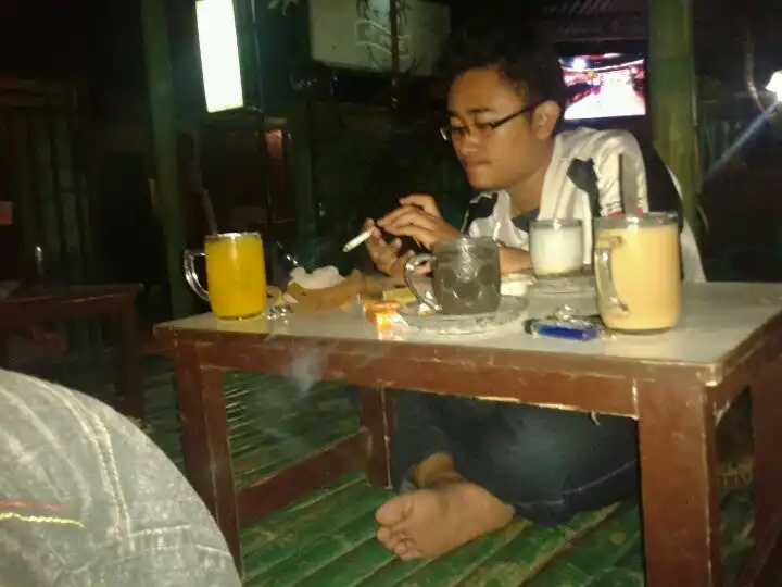 warung kopi ijo mak tin & waris