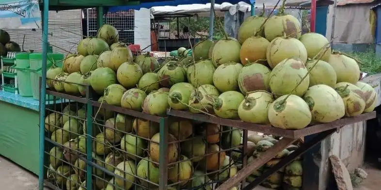 Es Kelapa Muda 3 Bersaudara, Foodcourt Golden Land