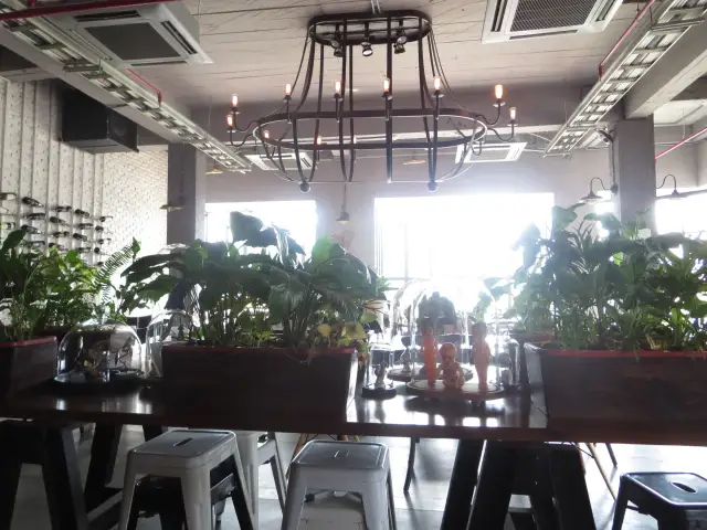 Gambar Makanan Common People Eatery & Bar 19